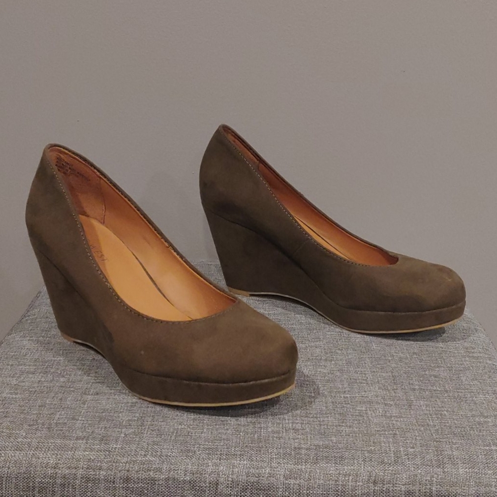 Wedge heels